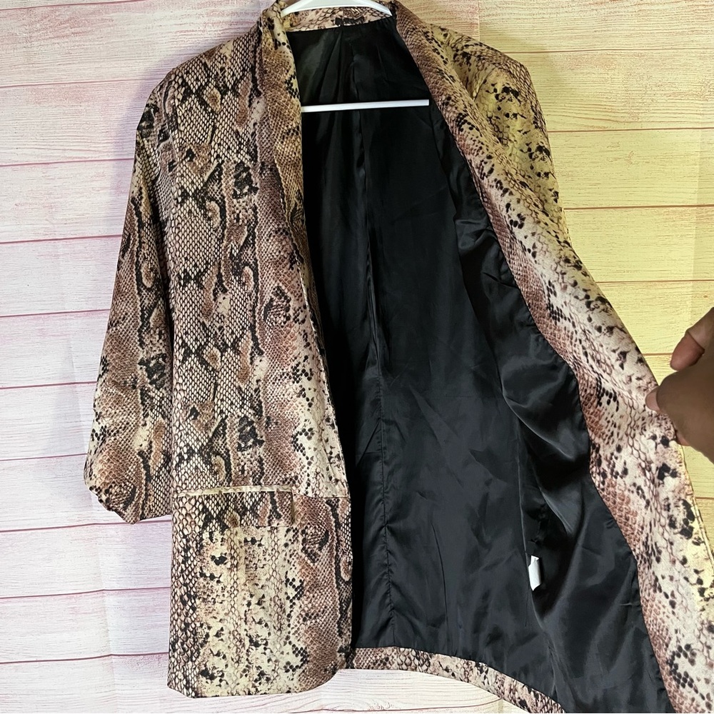 Beautiful Open Front Snake Print Blazer Jacket Si… - image 6